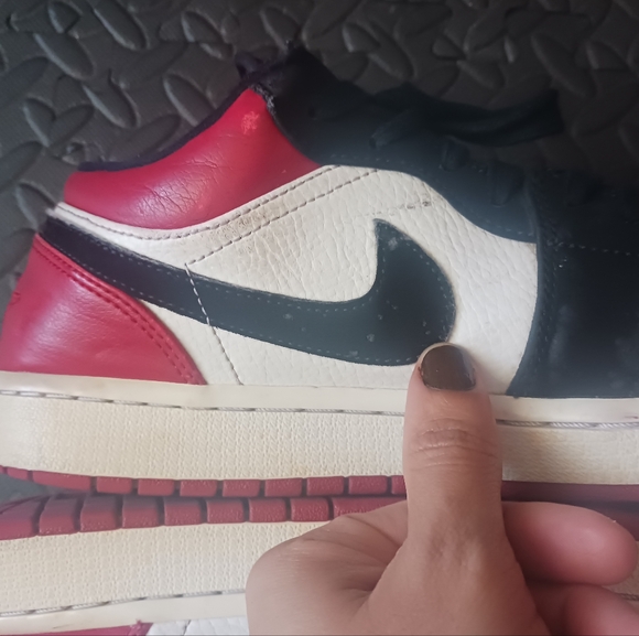 Men Nike Air Jordan 1 low black toe sneakers - Picture 16 of 16